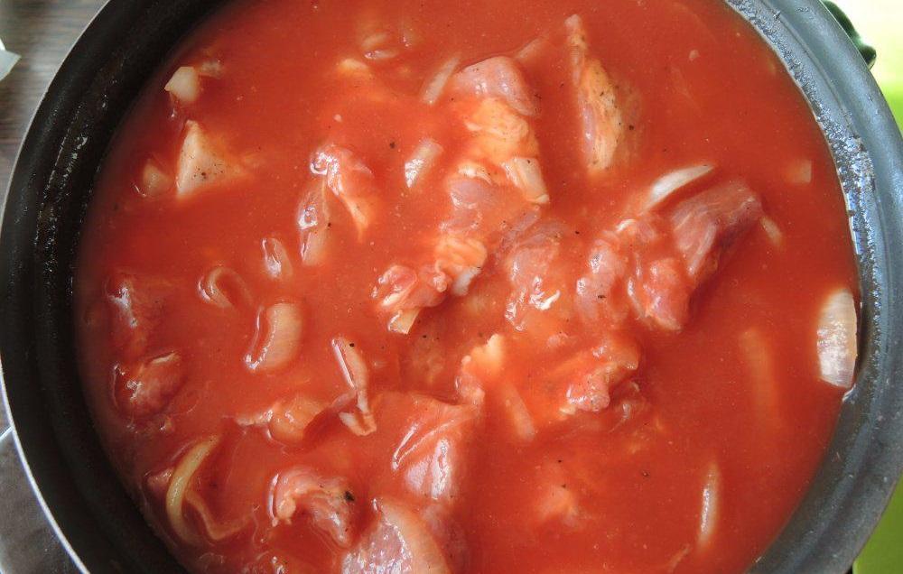 tomatnyy marinad dlya svininy