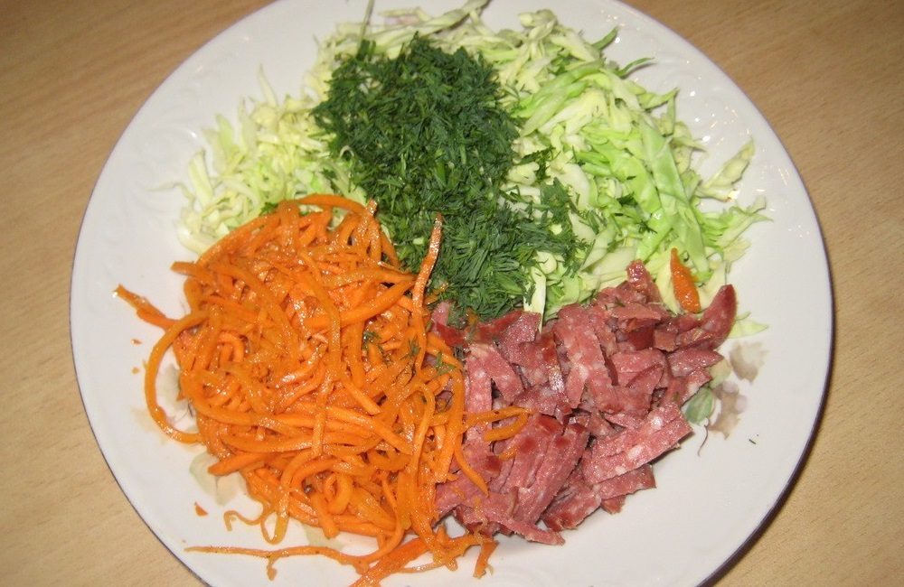 Ингредиенты салата из капусты и моркови