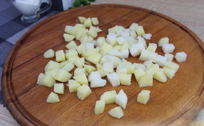 Варёный картофель кубики