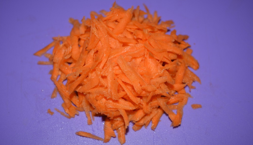 Морковь для сырного супа с колбасой