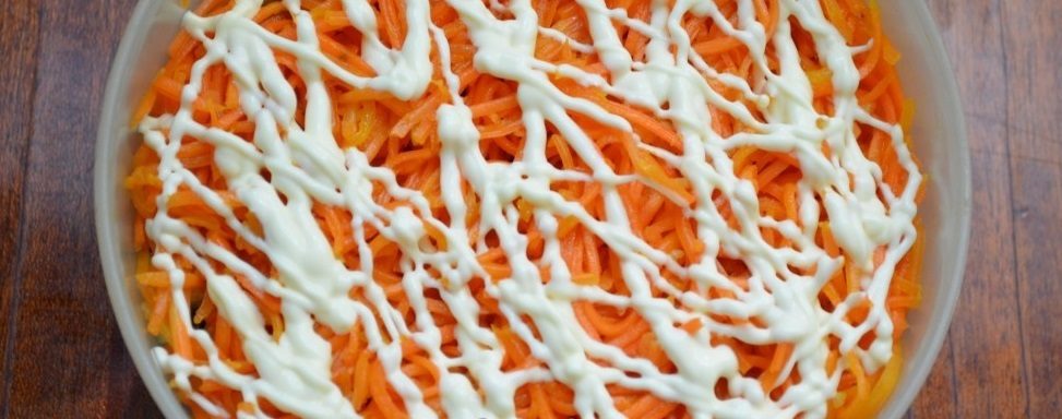 Морковь под майонезом
