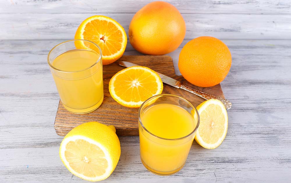 Сок из апельсина и лимона