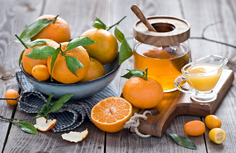 Тарелка апельсинов и мед