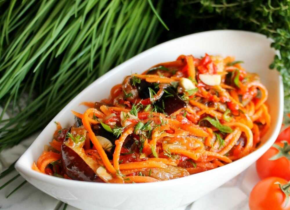 Салат из баклажанов и корейской морковки