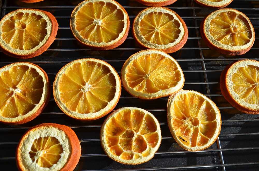 Сушеные апельсины на решетке