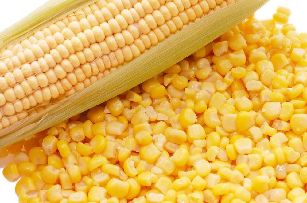 Свежая кукуруза в зернах