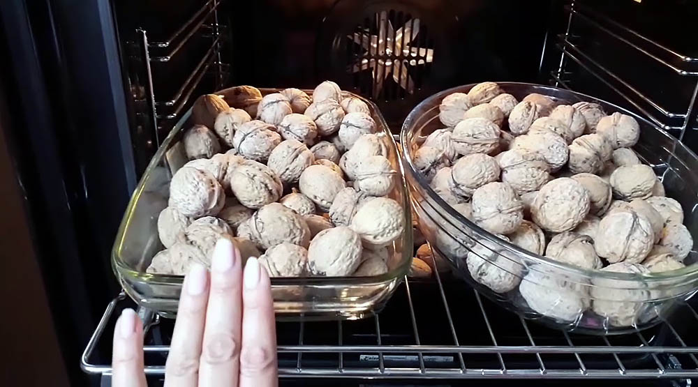 Грецкие орехи в духовке