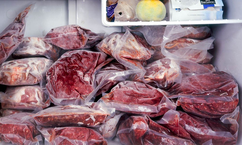 Мясо оленя в холодильнике