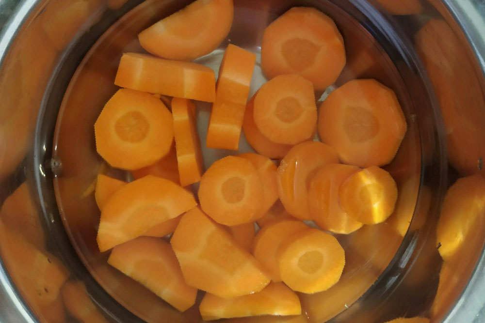 Морковь в воде